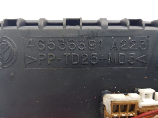 Sicherungskasten Relaiskasten Fiat 46533391 20105